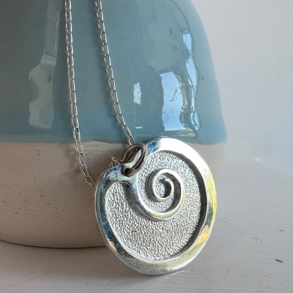 Sterling silver sea shell pendant - lovely chunky design