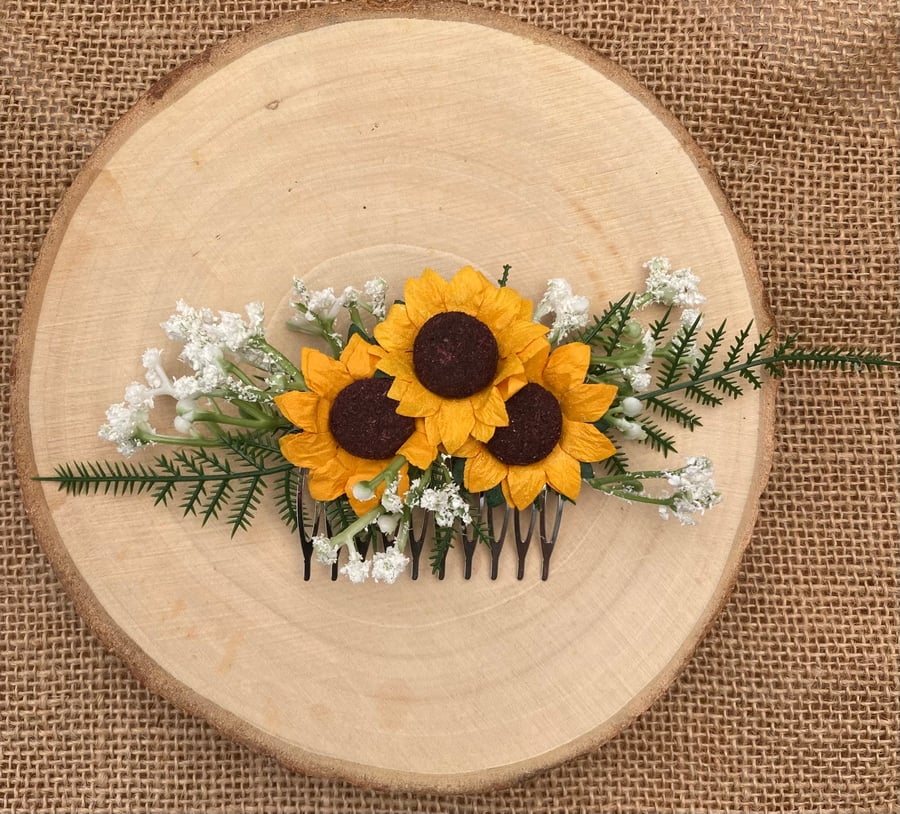 Sunflower and Gypsophila Flower Hair Comb, ideal for a wedding.