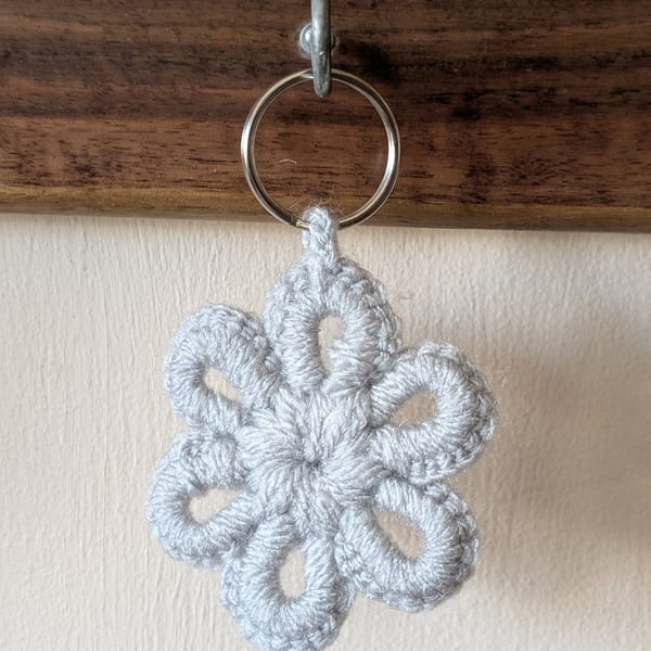 Crochet flower keyring - bagcharm - grey
