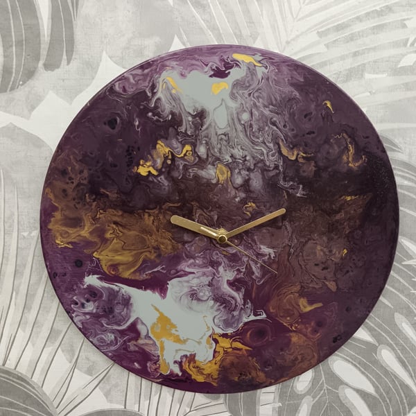 Paint Pour Clock