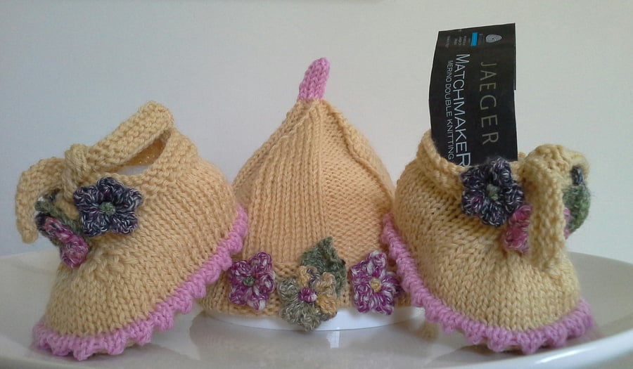 Hand Knitted Baby Girl's 'Jeager' Merino Wool Shoes & Hat Set 0- 6 months