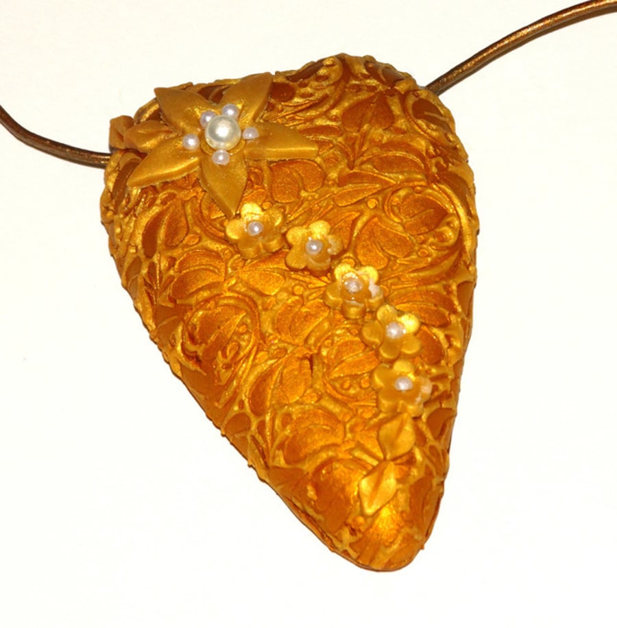 Gold Lacey Heart Pendant