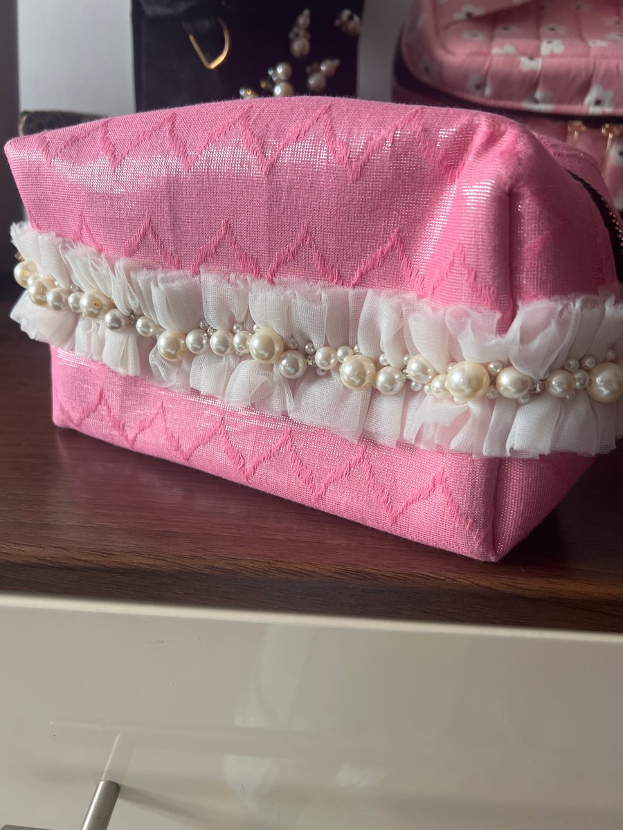 Pearl  pouch 