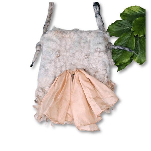 Small textured natural wool shoulder bag with a large real silk bow 