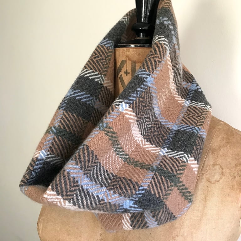 SALT PIER MUSING - Pebble.Graphite.Sky - Handwoven Cowl