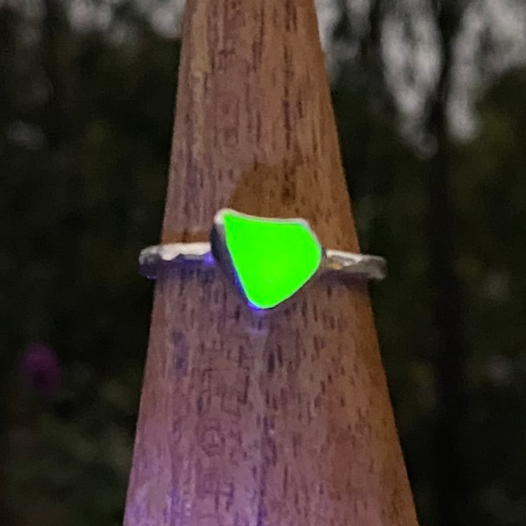 RARE UV Sea Glass and Hammered Sterling Silver Ring - Size M - 1356