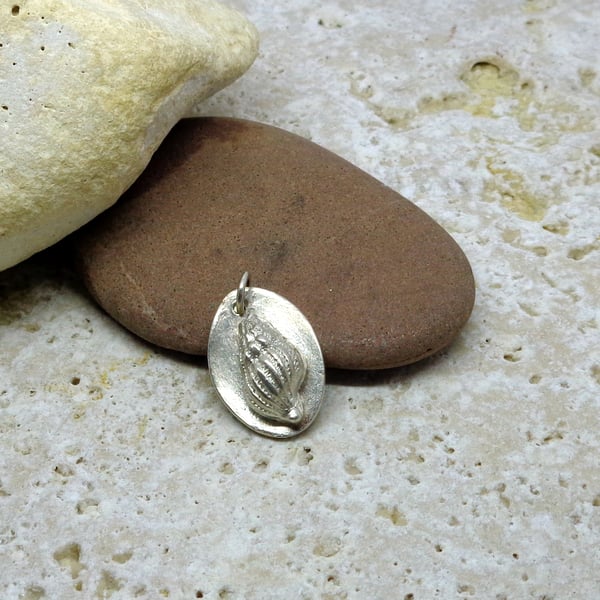 Silver Sea shell small oval unisex pendant