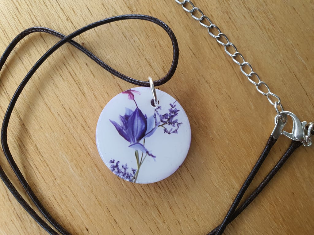 Pretty Round Floral Pendant