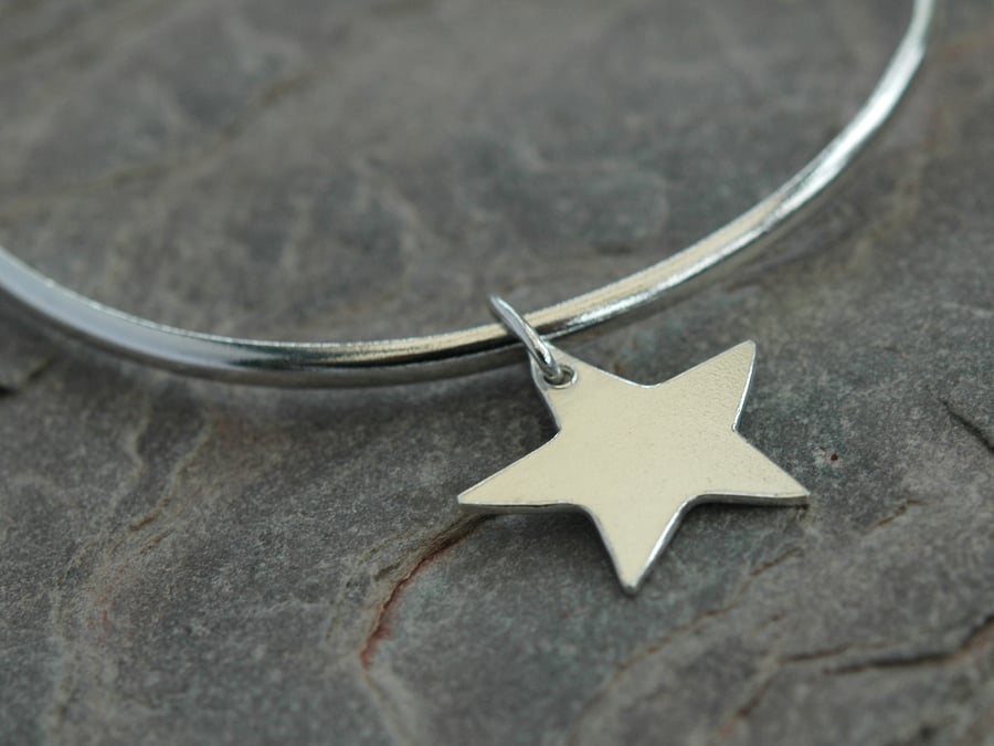 Star Bangle Bracelet in Sterling Silver, Medium size,  Hallmarked,  B87