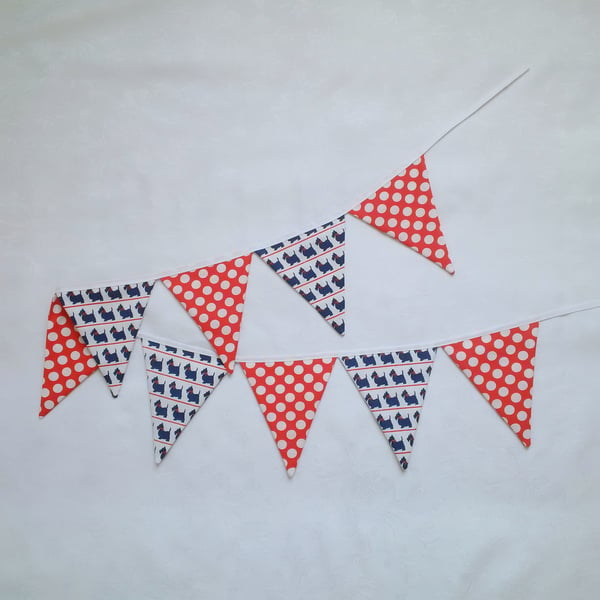 Bunting, red, white, blue, fabric, spots, dogs, summerhouse, bedroom 