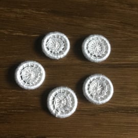 Set of 5, 18 mm, Dorset Cross Wheel Buttons, Yarrells, Ivory, D4