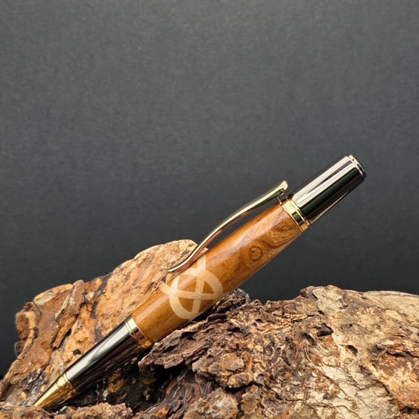 Handcrafted Scottish Elm and Sycamore Celtic Ballpoint Twist pen, Gold&GunMetal