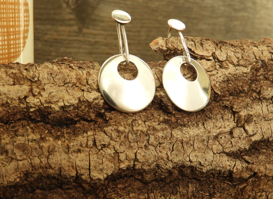 Elegant sterling silver circle earrings