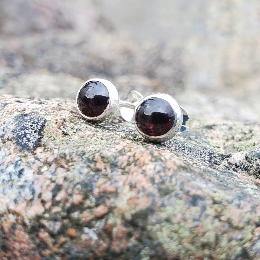 Garnet Ear Studs 5mm