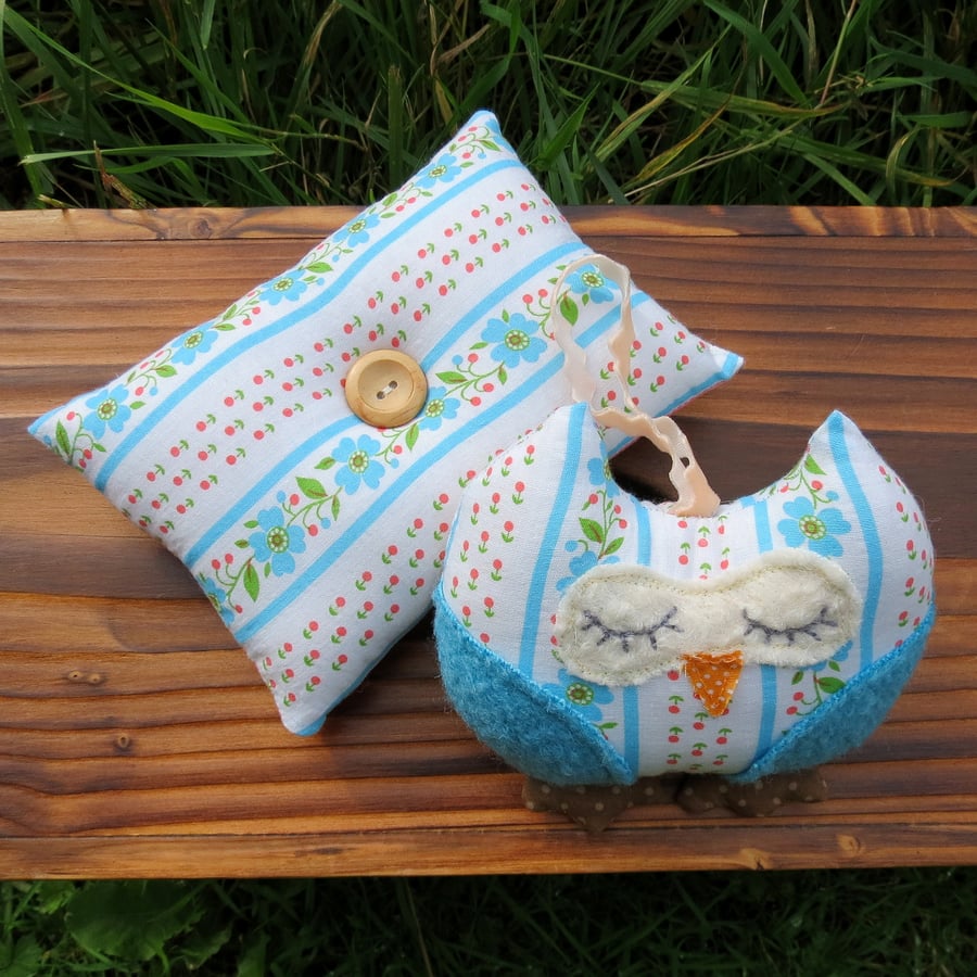 A retro inspired pin cushion and matching hanging owl.  Vintage 1960s fabric.