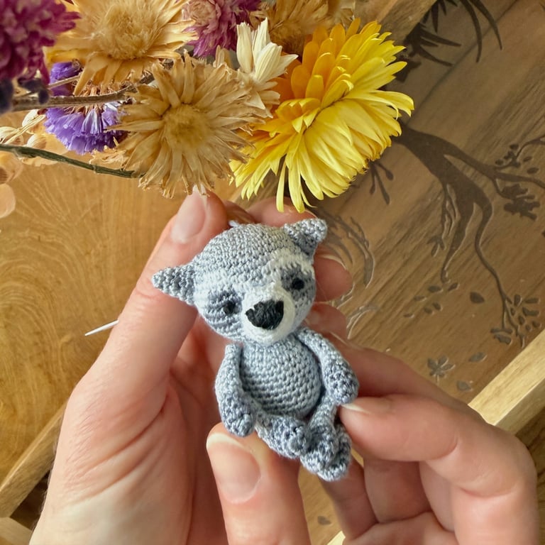 Digital PDF pattern raccoon Amigurumi Crochet Pattern, Keyring pattern