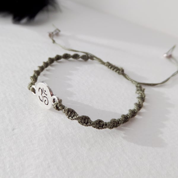 Yoga Lover's Bracelet, Khaki macramé, Adjustable