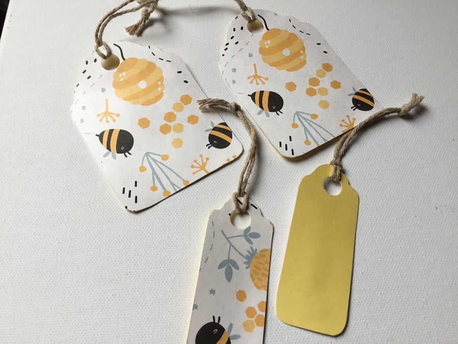 Bee gift tags.Gift tags. Tags for gifts.Set of 4 gift tags. Ref 176