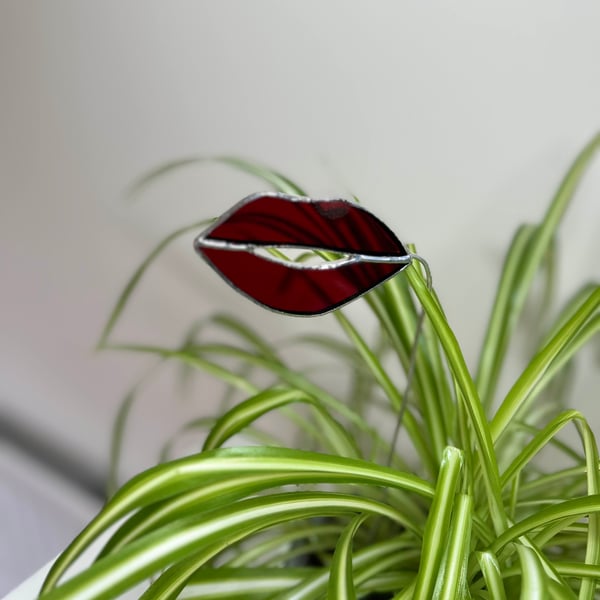 Kiss Lips planter in stained glass
