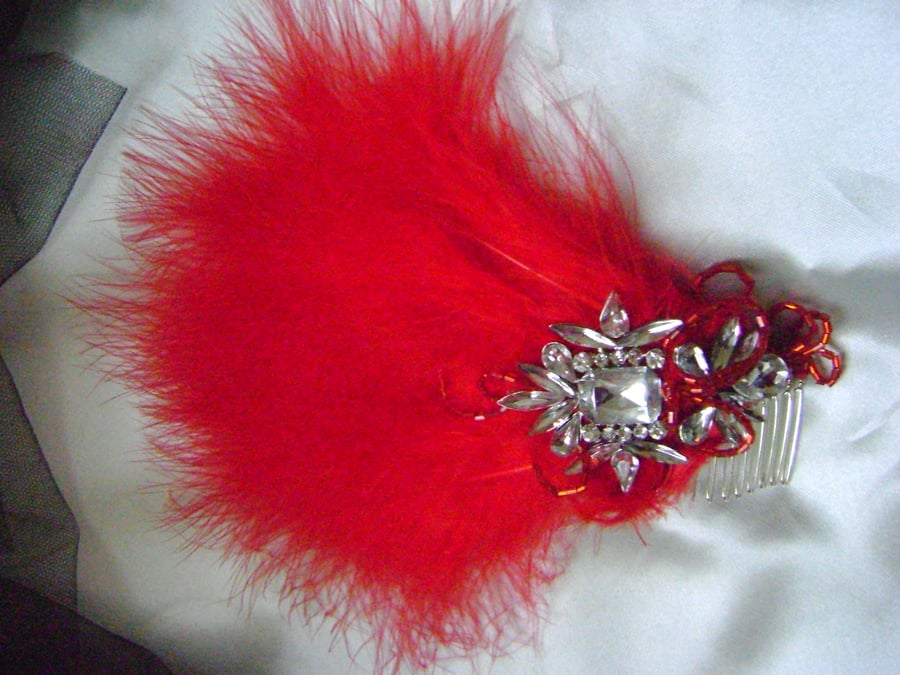 Lola - Vintage 20s Style Red Feather Comb