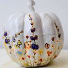 Hand Painted Wildflower Ceramic Pumpkin – Handmade Autumn Decoration with Gold