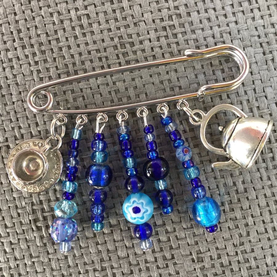 “Indigo Tea” beaded kilt pin