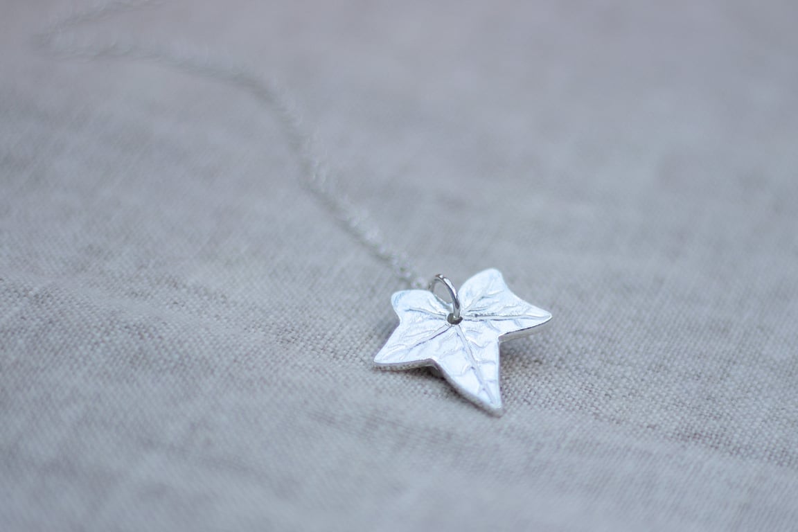 Silver Large Ivy Pendant