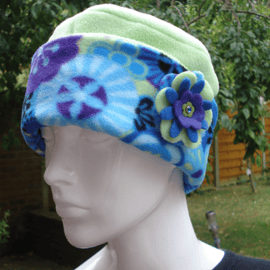Fleece Reversible Blue And Green Hat With Brooch (R330)