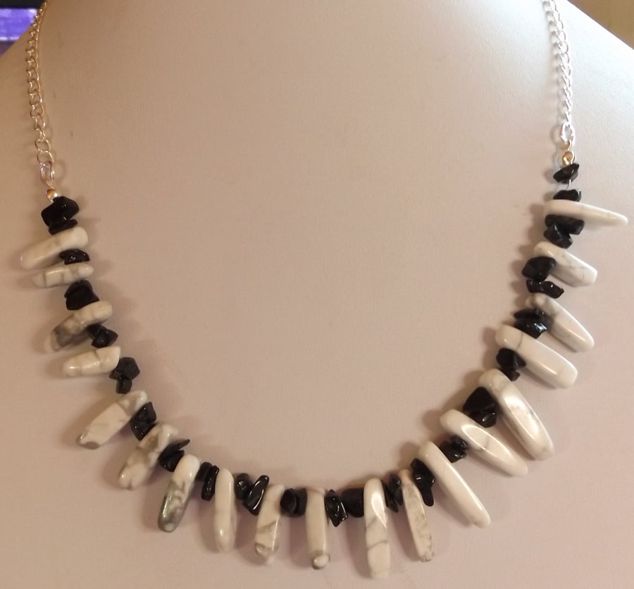 White magnesite and black agate necklace