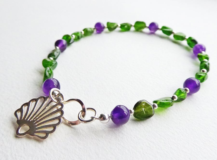 Chrome Diopside and Amethyst Beaded Bracelet with Sterling Silver Shell Charm