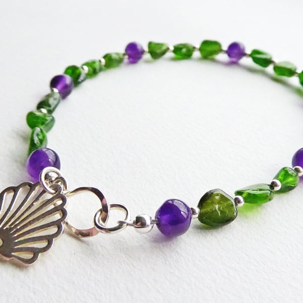 Chrome Diopside and Amethyst Beaded Bracelet with Sterling Silver Shell Charm
