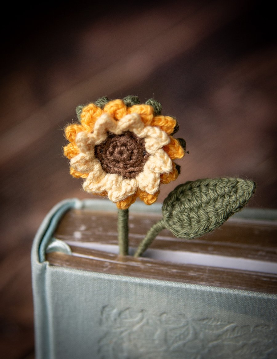 Sunflower Crochet Bookmark (butter colour palette)