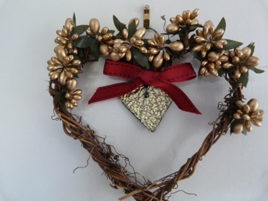 Gold Berry Heart Wicker Wall Decoration
