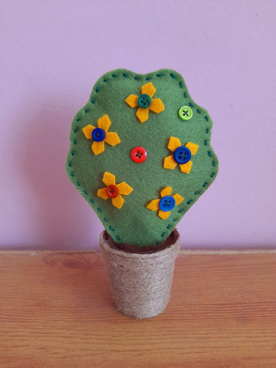 Handmade Felt Flower Decoration: Spring Home Decor