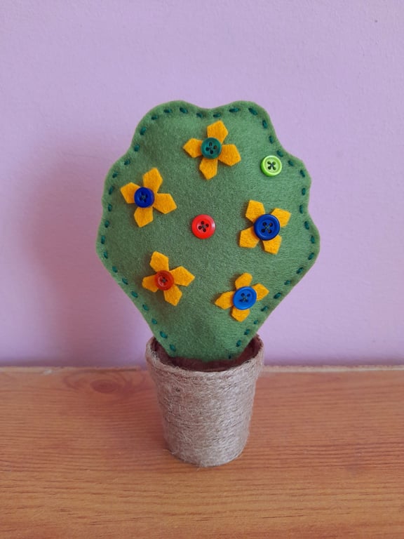 Handmade Felt Flower Decoration: Spring Home Decor