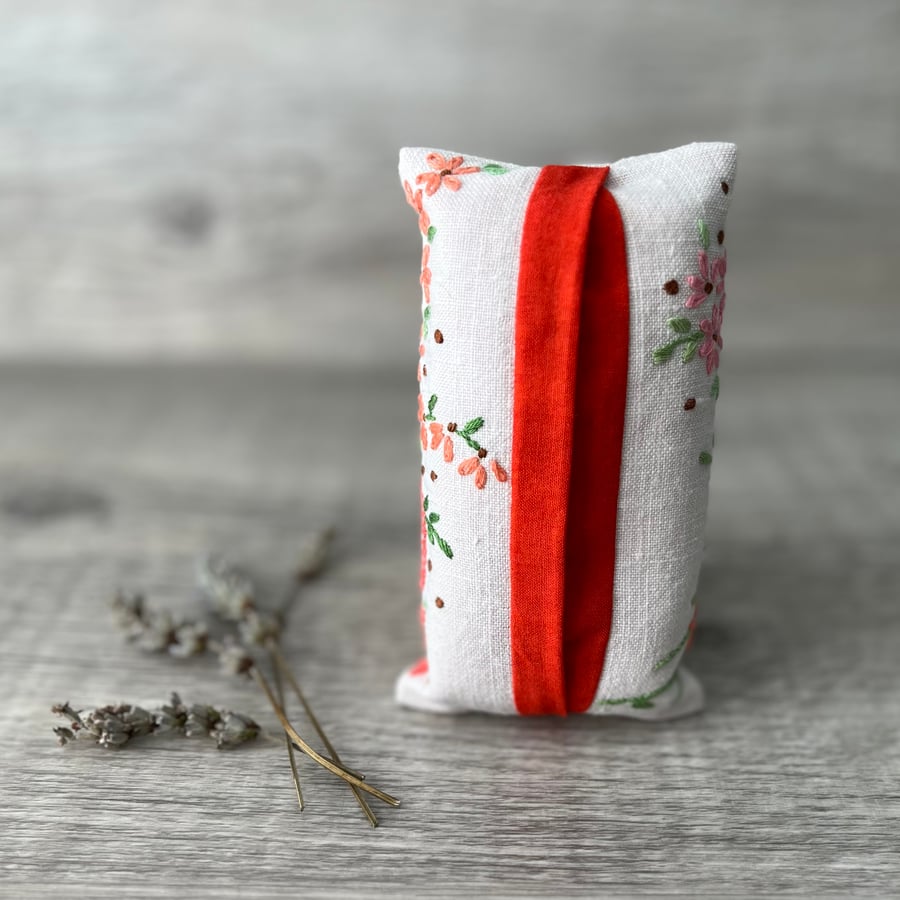 Vintage embroidered linen floral  tissue holder
