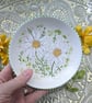 Daisy hand-painted ceramic ring jewellery dish