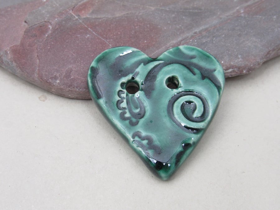 Medium Emerald Green Brocade Texture Heart Shaped Ceramic Button
