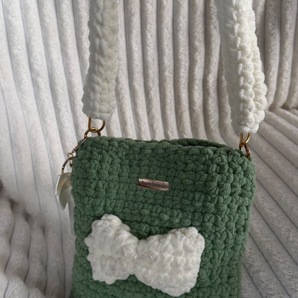 Sage plush yarn crochet bag 