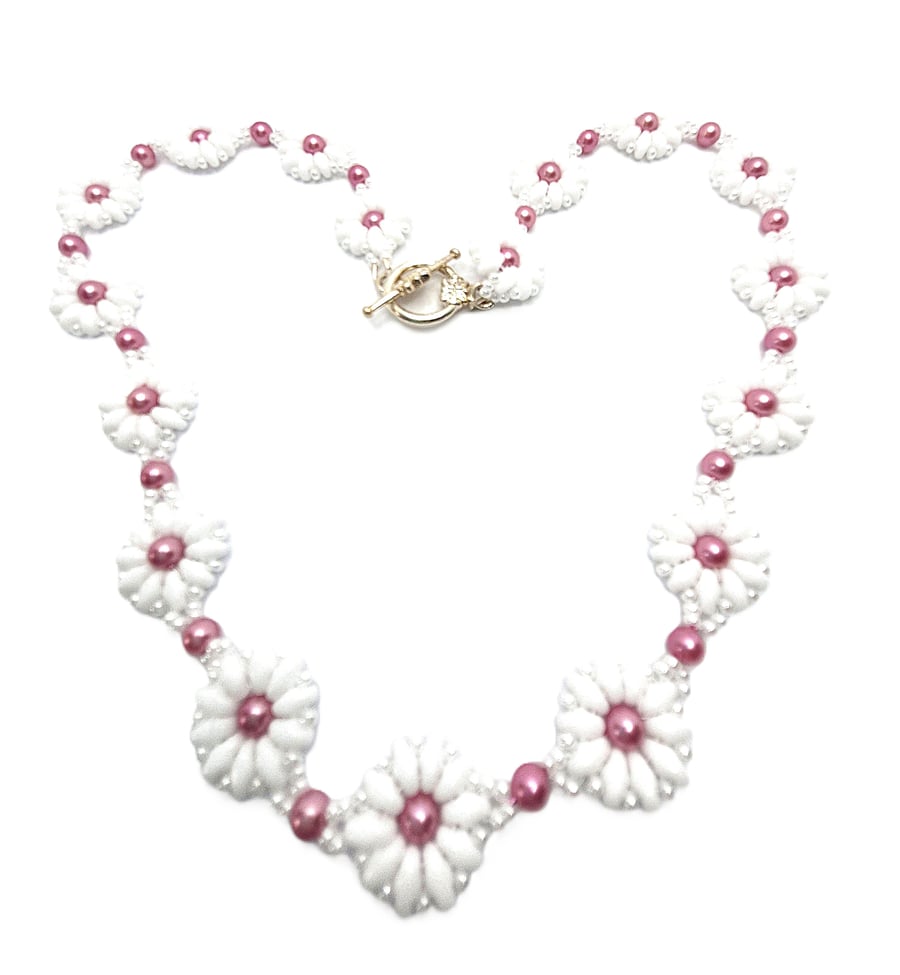 Daisy collection necklace with pink faux pearls