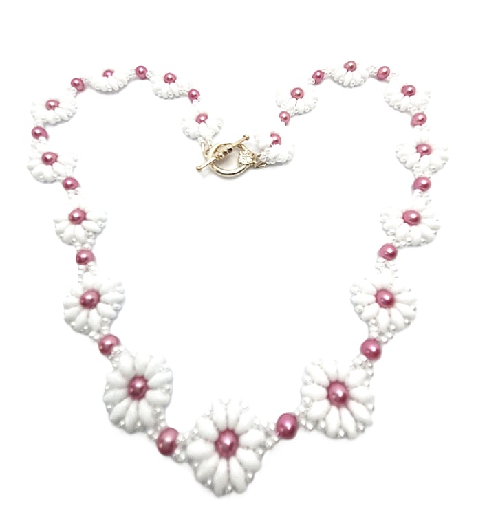 Daisy collection necklace with pink faux pearls
