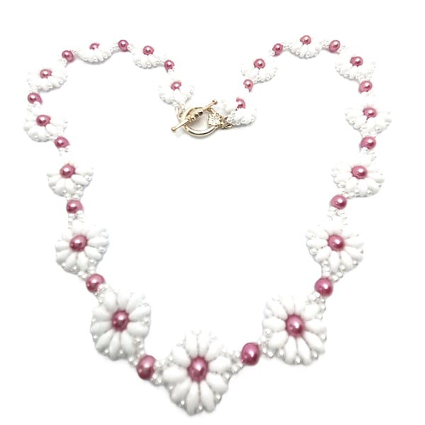 Daisy collection necklace with pink faux pearls