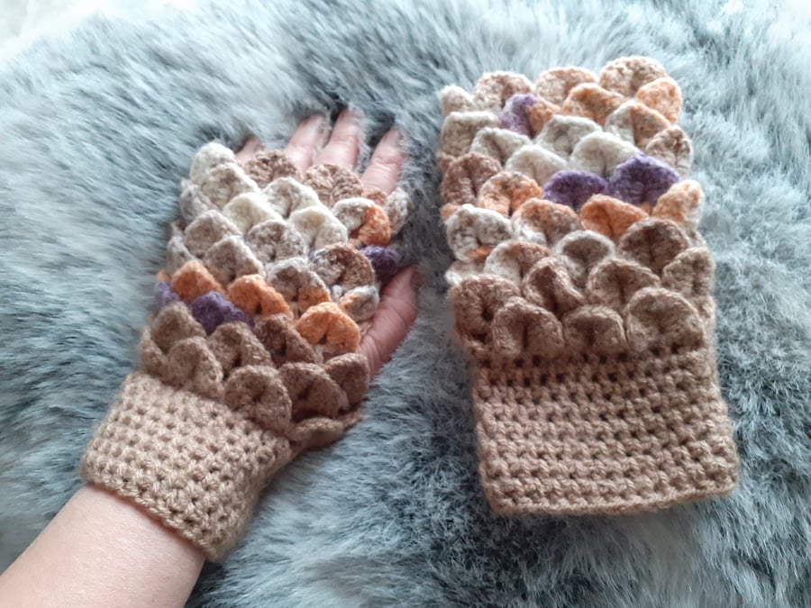 CROCODILE STITCH FINGERLESS GLOVES