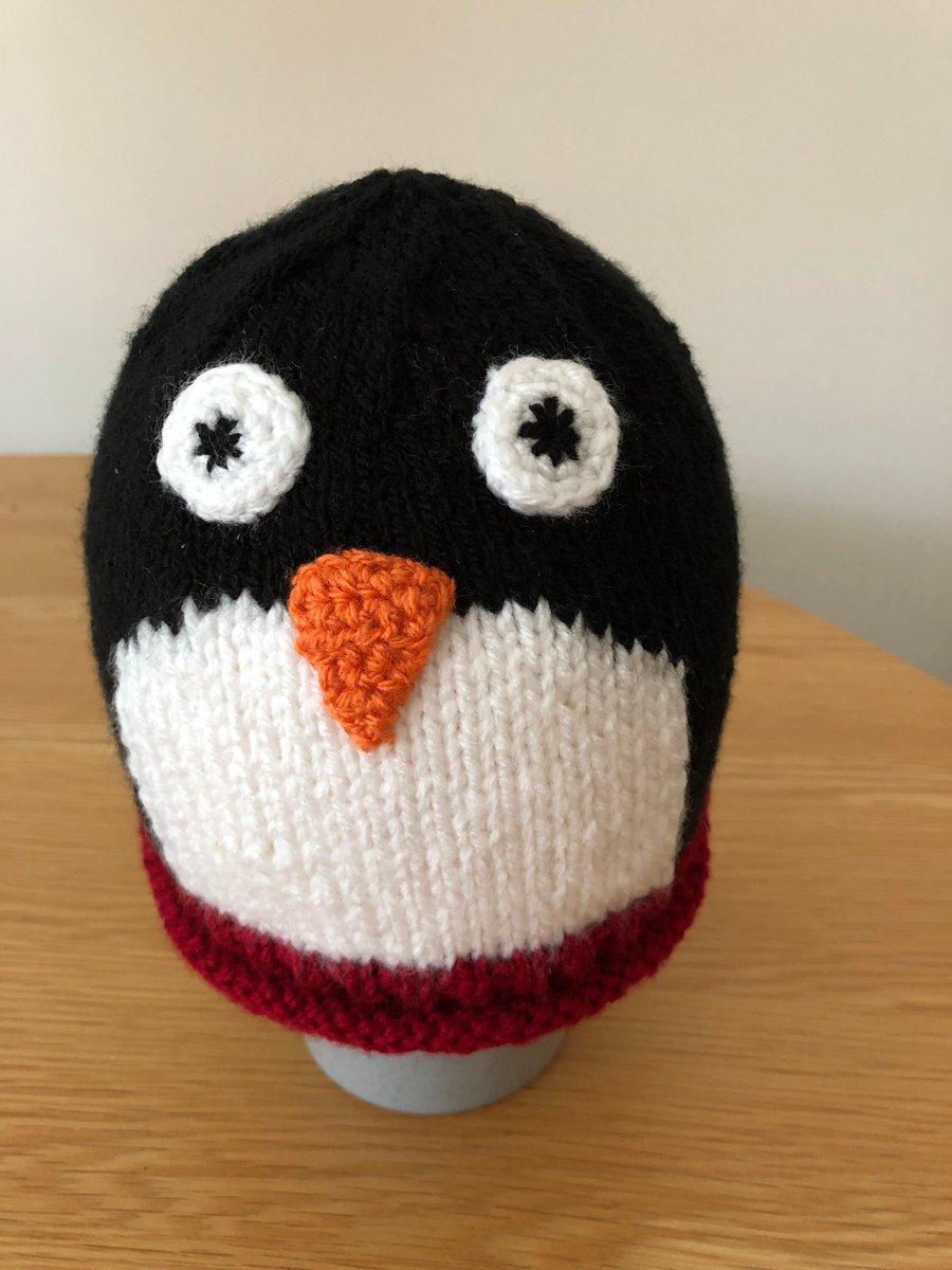 Hand Knitted Winter Hats In The Shape Of A Penguin (R745)