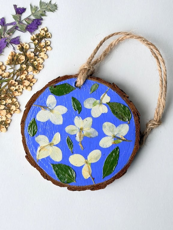 Real Pressed Flower, hygrangea, Hand Painted Wood Slice Hanging Decoration