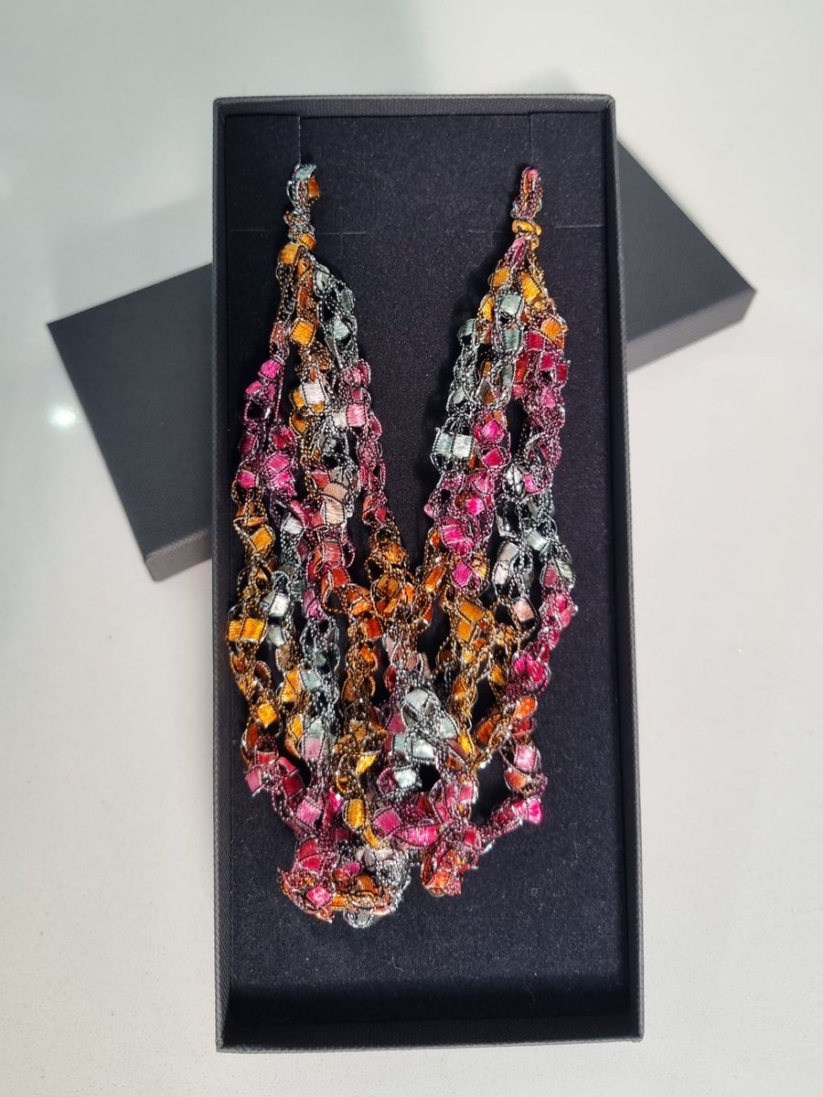 Crocheted necklace, lightweight