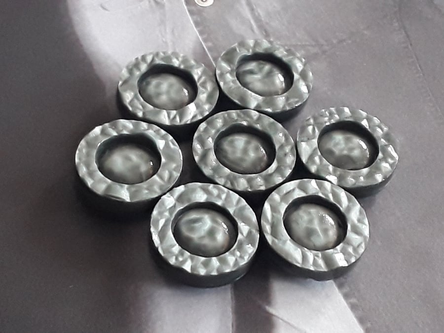 3 4" 19mm 30L VINTAGE Grey early Polyester Shank retro buttons