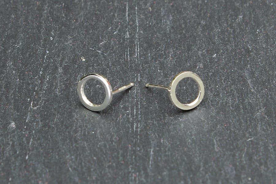 Small sterling silver circle stud earrings