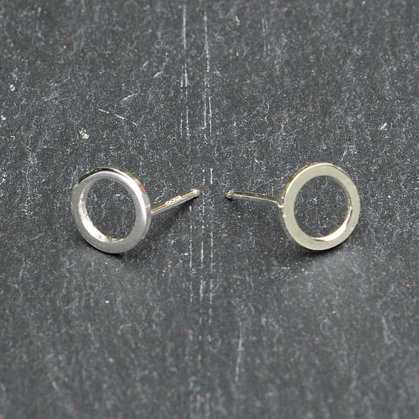 Small sterling silver circle stud earrings
