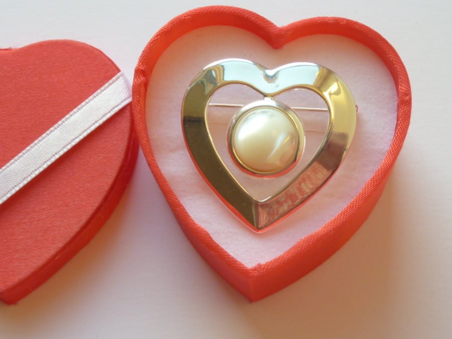 Silver Heart Brooch with mother of pearl 